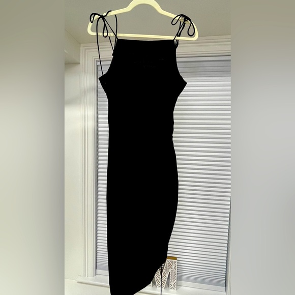 HM BLACK DRESS 🖤 - Picture 2 of 4